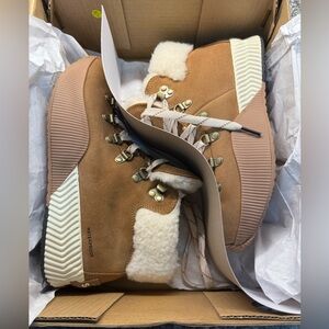 Sorel Out N About III Conquest Camel and Black Waterproof Women’s Boots Size 8.5